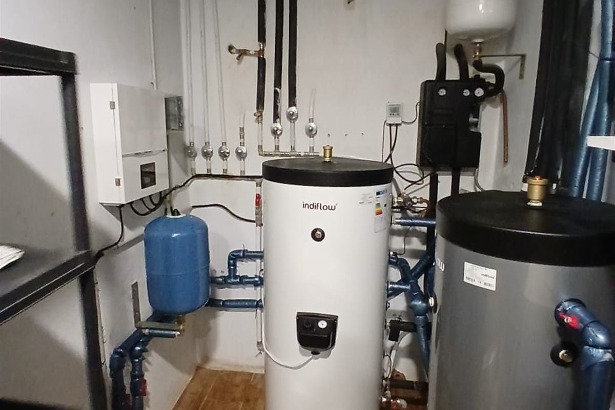 Sala tecnica com canalizacao predial
