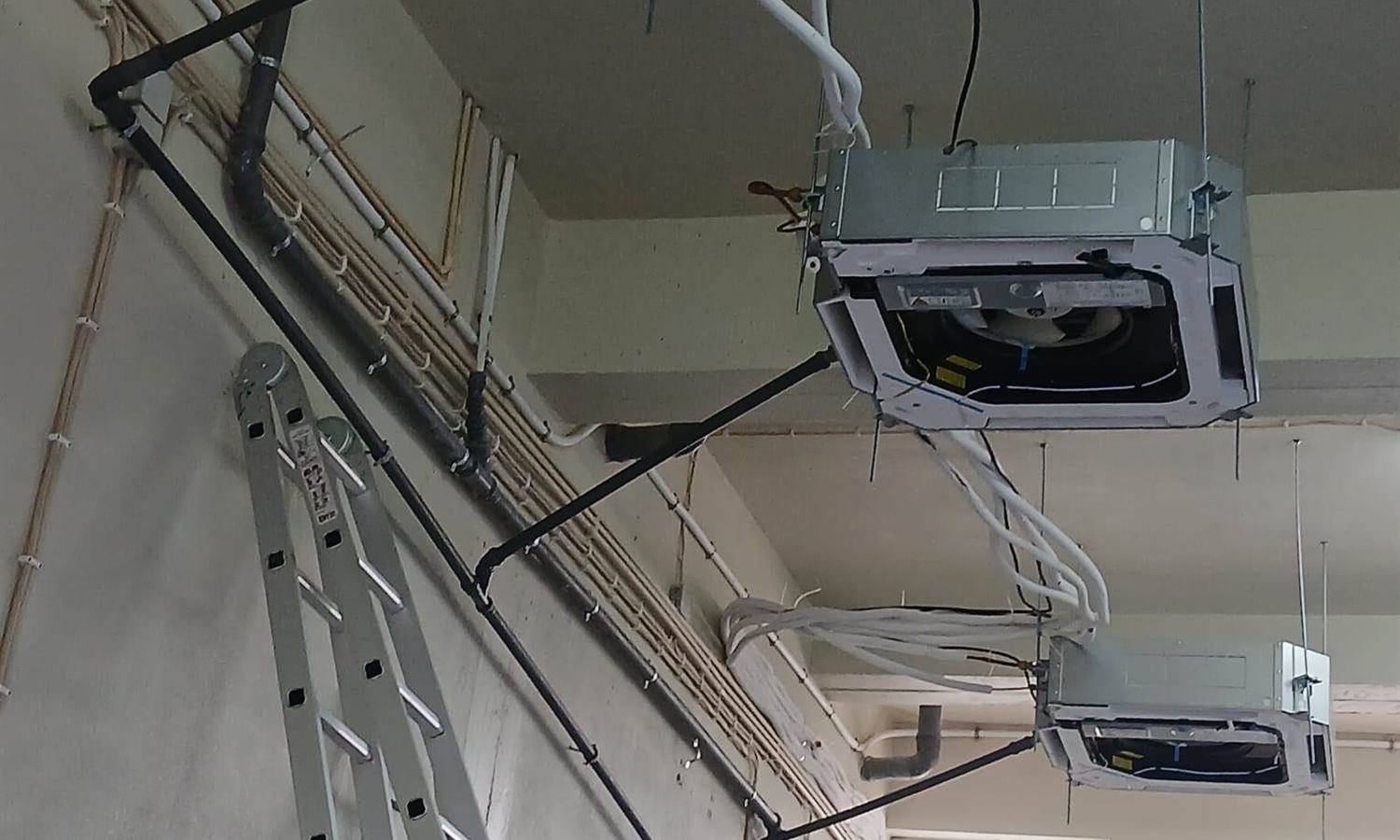 Ar condicionado cassete em execucao